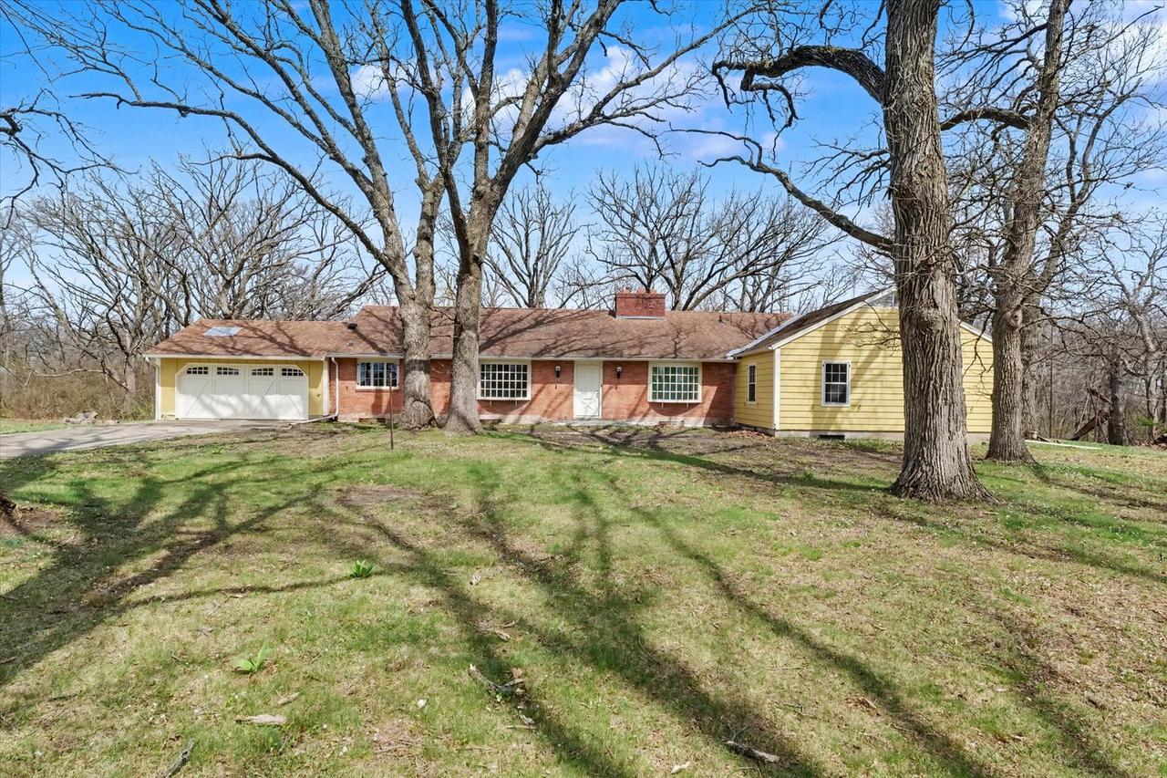 404 Oak Dr., Roberts, IL 60962