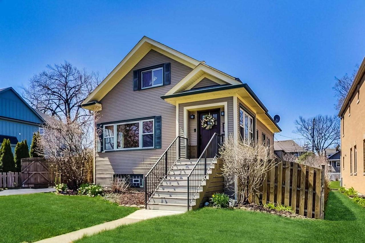 272 N Willow Rd., Elmhurst, IL 60126