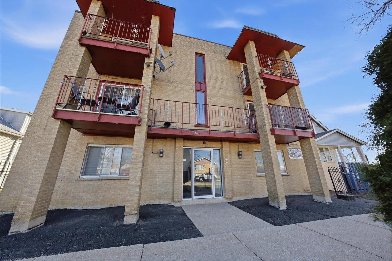 3243 S 49th Ave. #103, Cicero, IL 60804