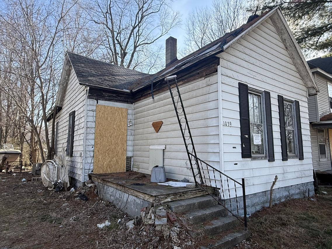 1039 E William St., Decatur, IL 62521