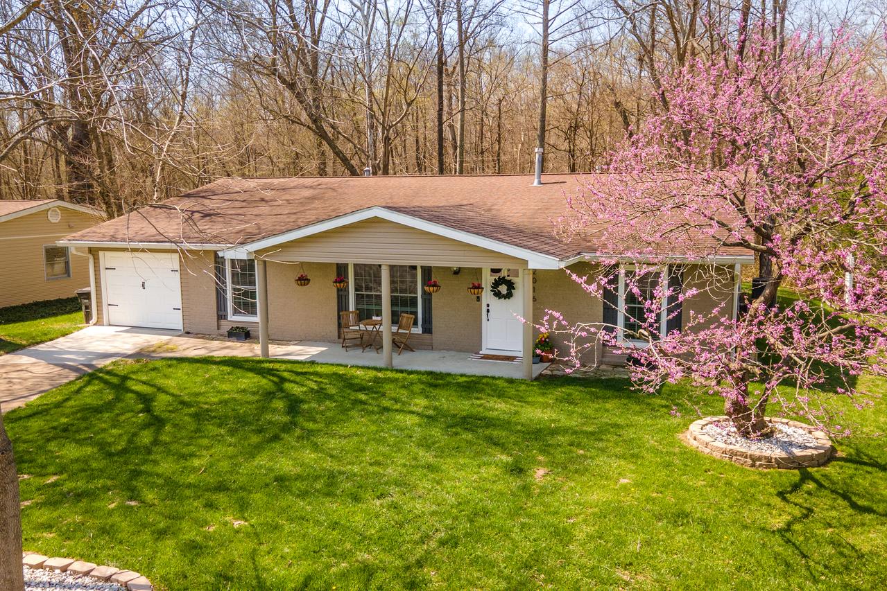 2016 W Norwood Dr., Carbondale, IL 62901