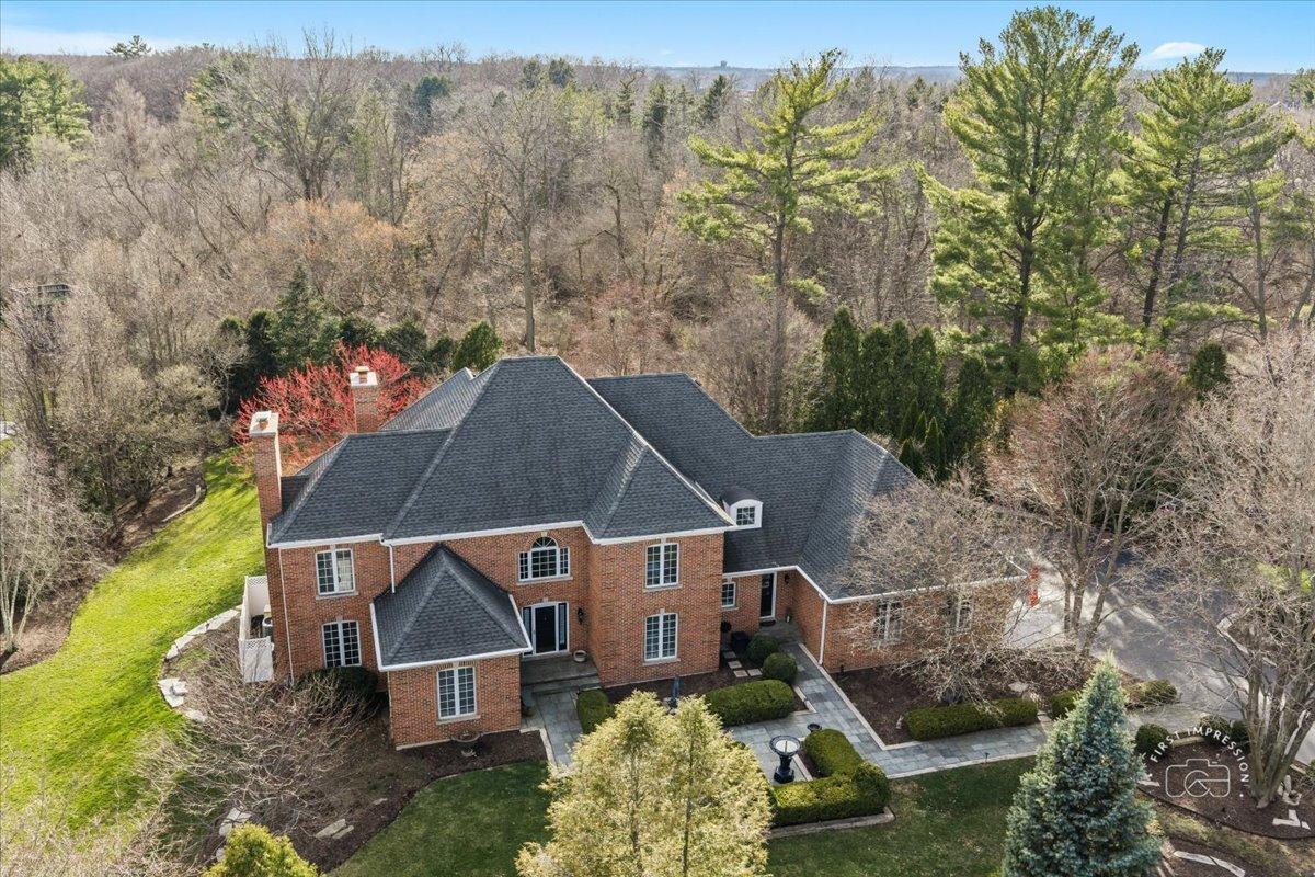 825 Persimmon Dr., St. Charles, IL 60174