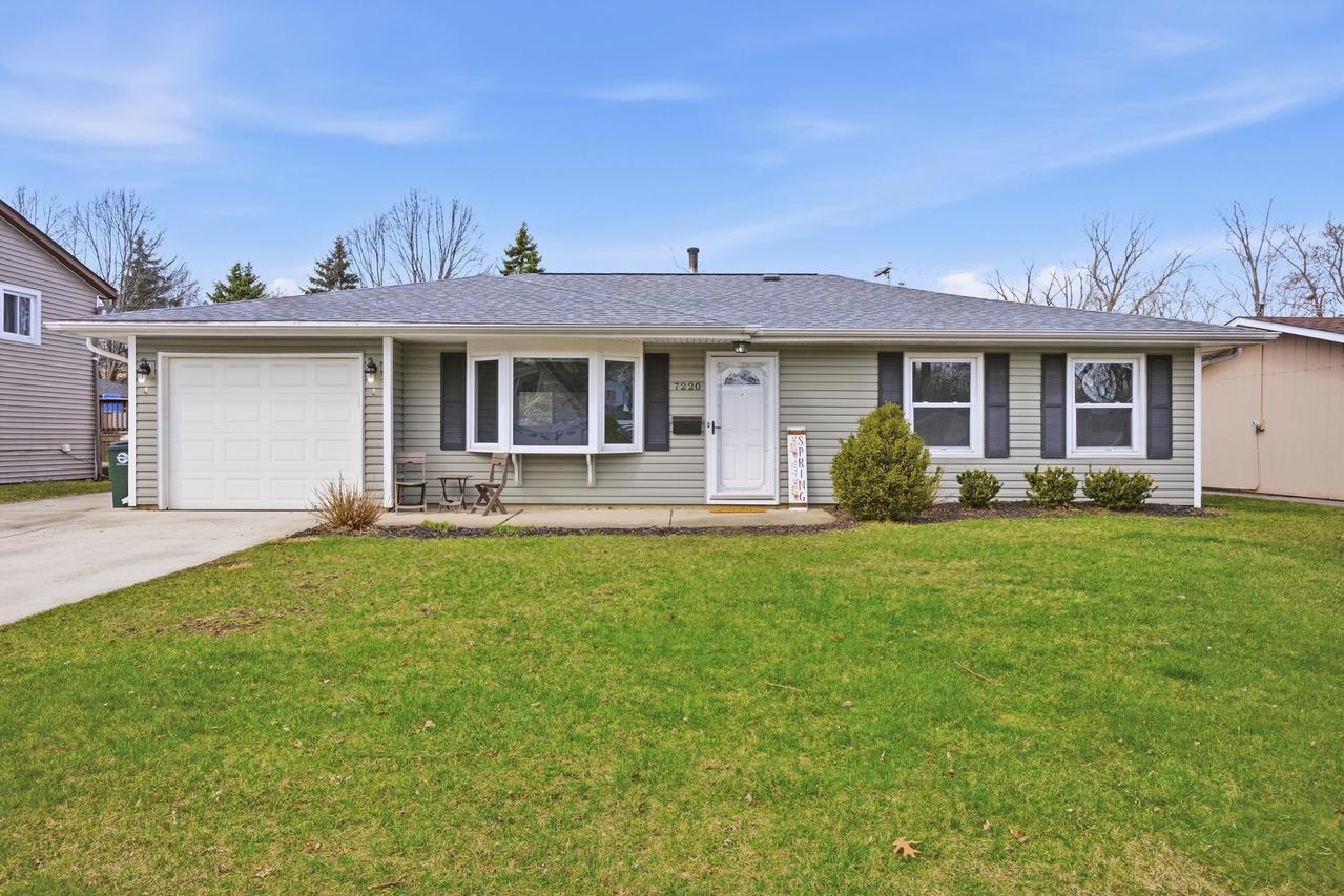 7220 Sprucewood Ave., Woodridge, IL 60517