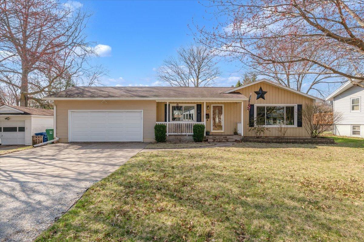 5332 31st Avenue Ct., Moline, IL 61265