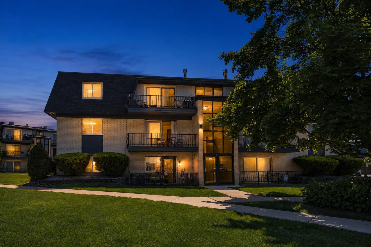 11124 S 84th Ave. #2A, Palos Hills, IL 60465