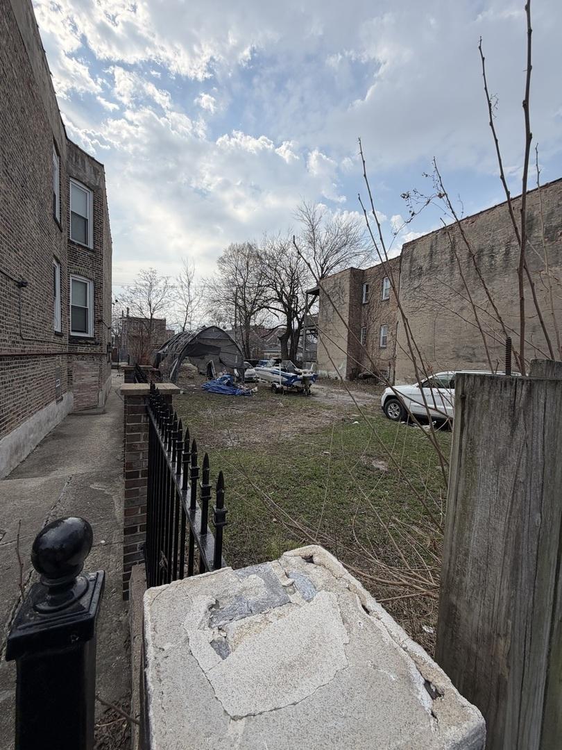 4021 W Jackson Blvd., Chicago, IL 60624