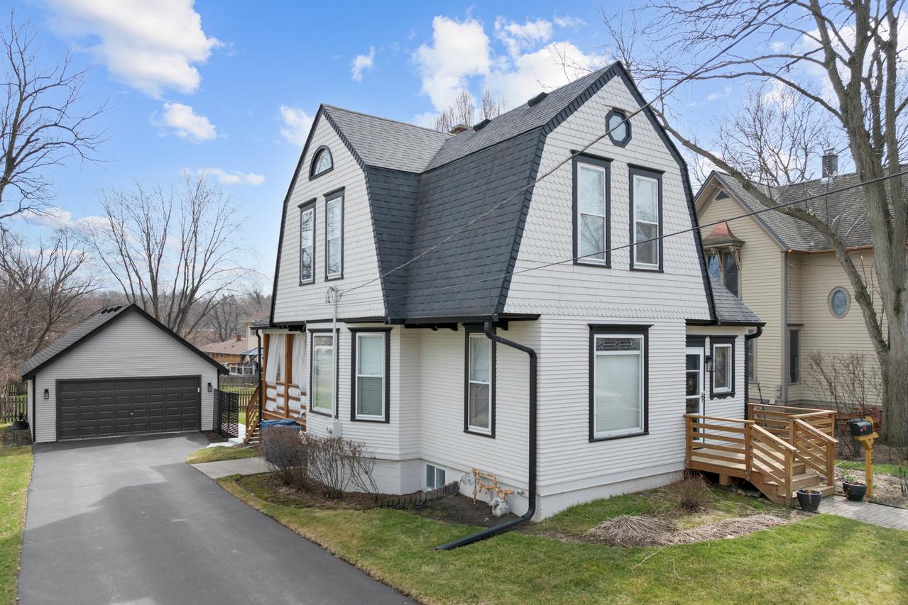 313 S 1st St., West Dundee, IL 60118