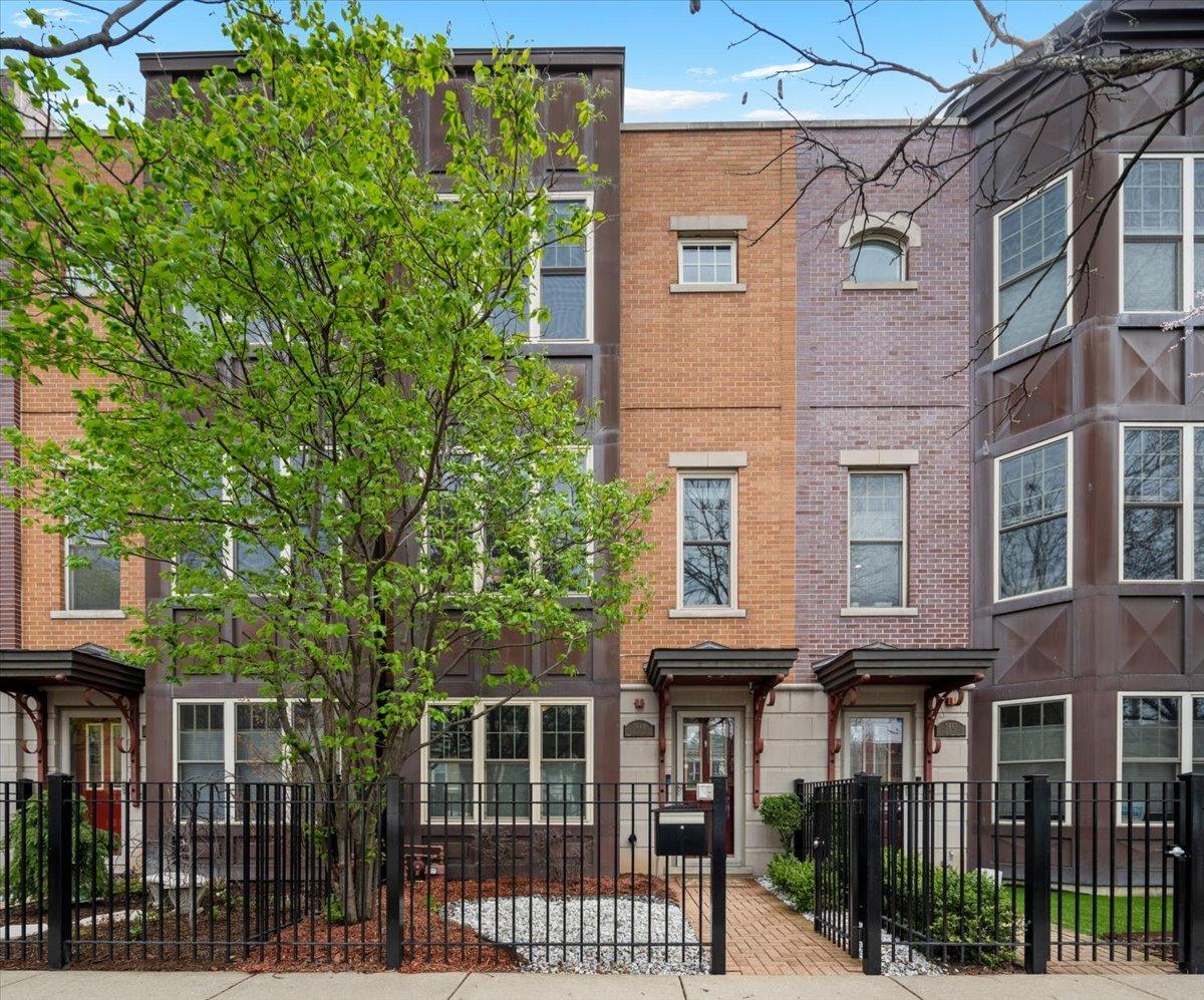 3449 N Whipple St., Chicago, IL 60618