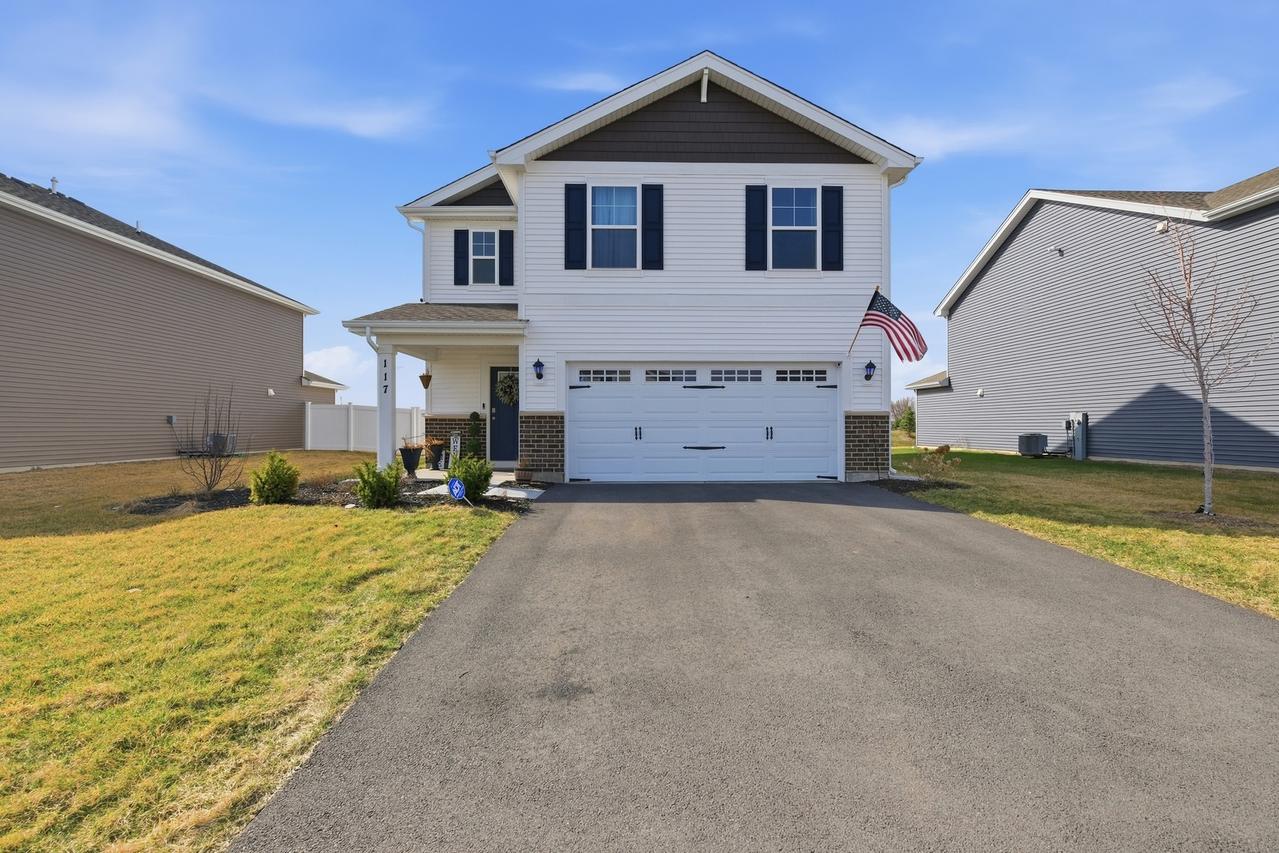 117 Fieldcrest Ave., Hampshire, IL 60140