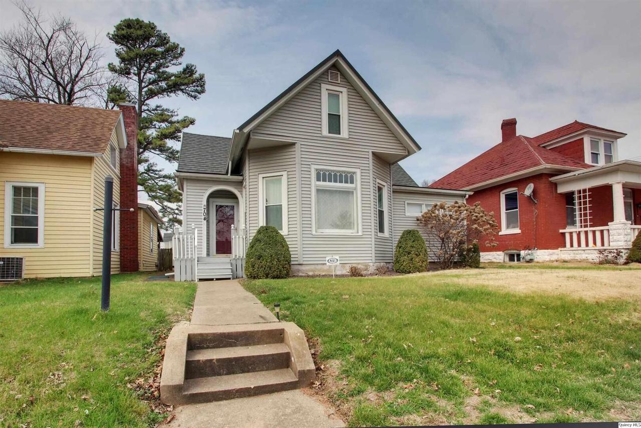 704 S 16th St., Quincy, IL 62301
