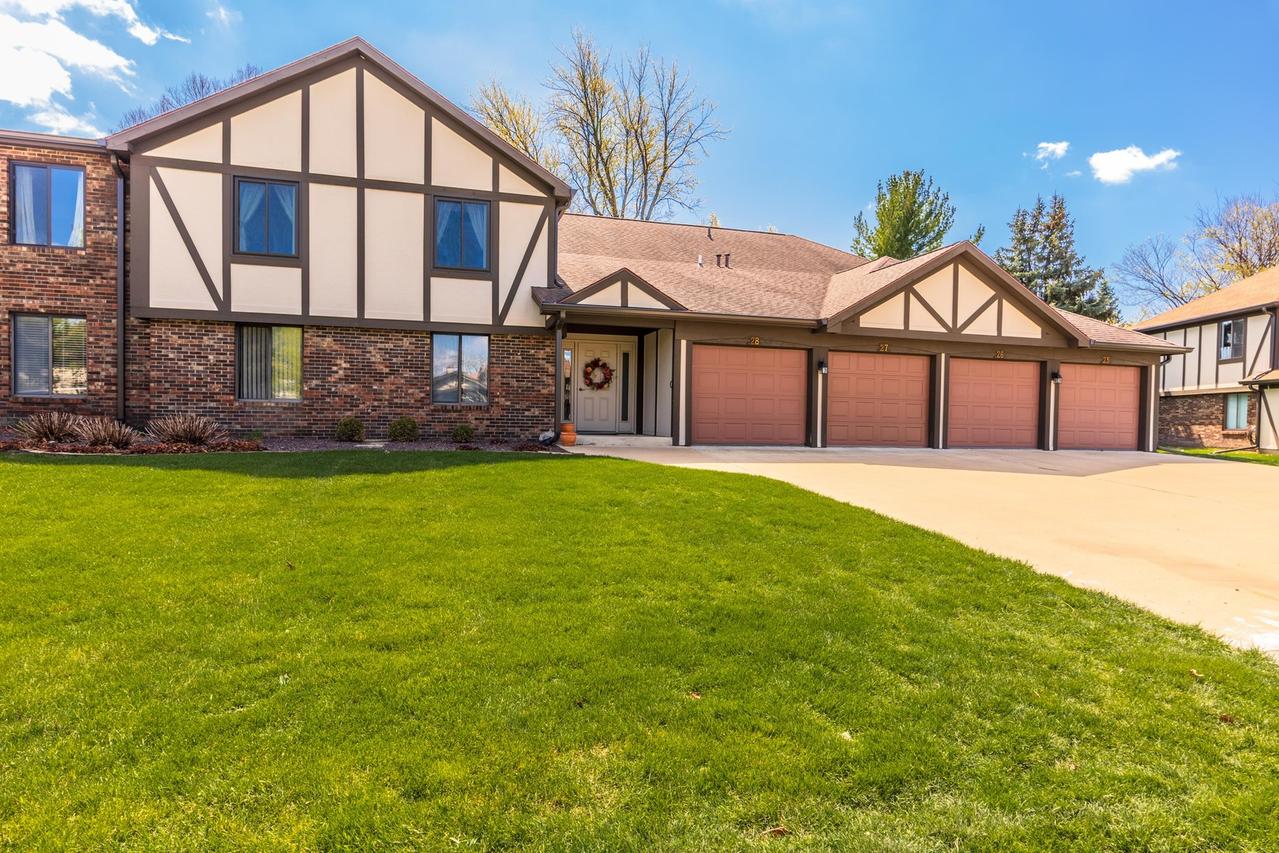 27 Brandywine Ct., Bloomington, IL 61704