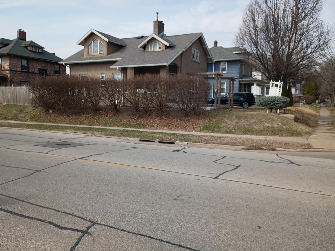 1445 10th St., Moline, IL 61265