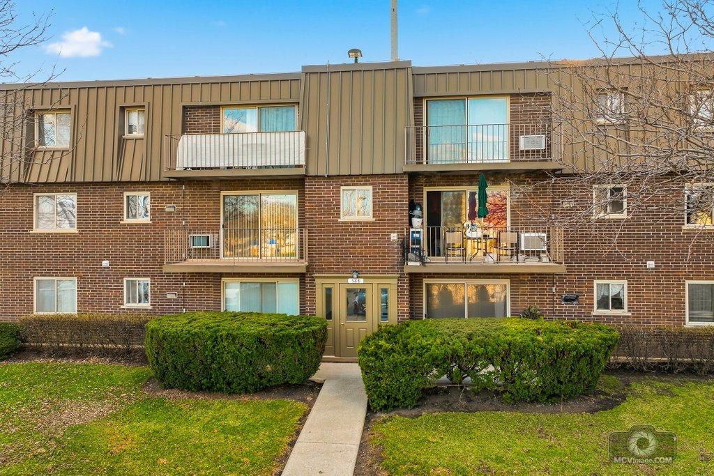 588 Fairway View Dr. #2H, Wheeling, IL 60090