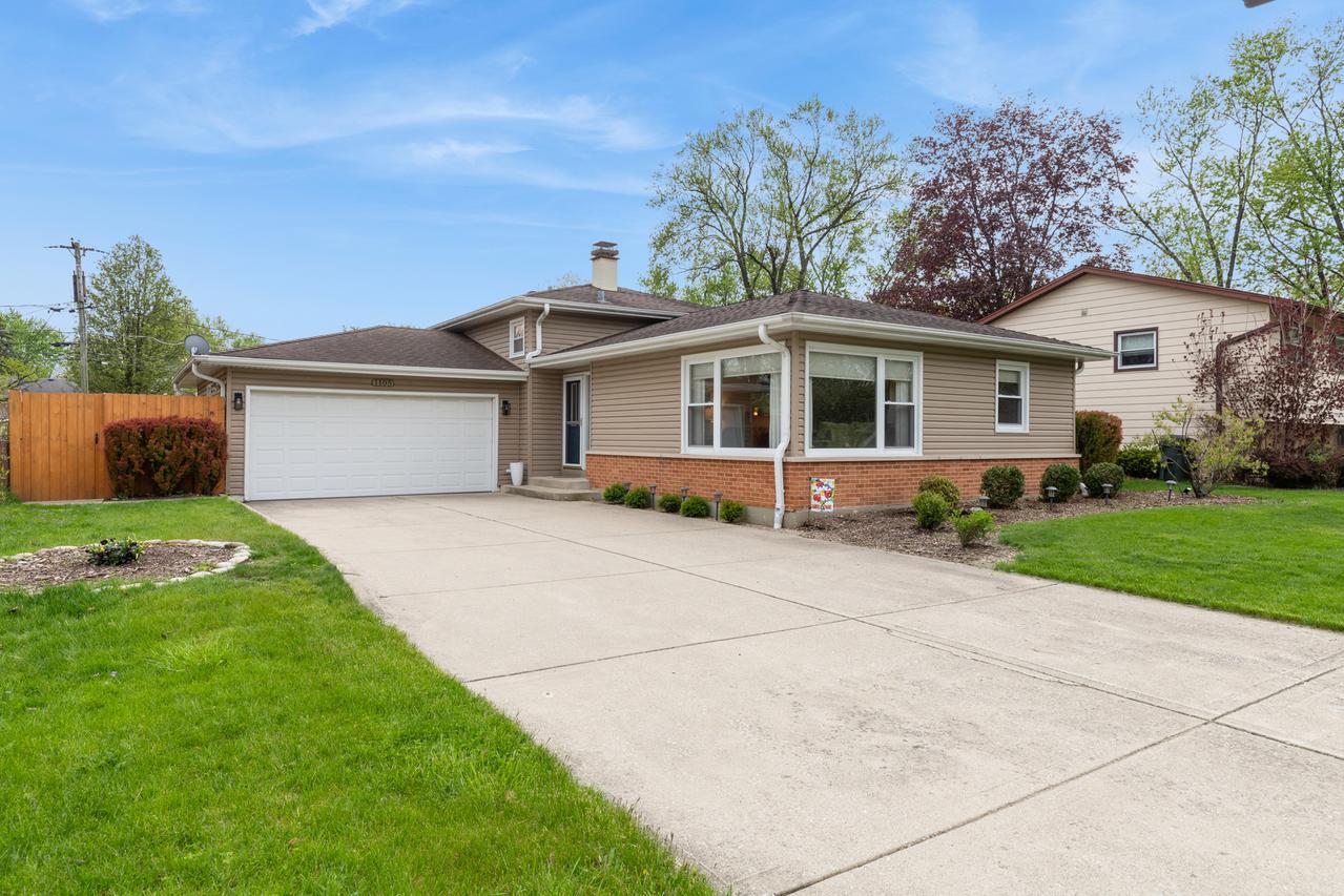 1105 E Barberry Ln., Mount Prospect, IL 60056