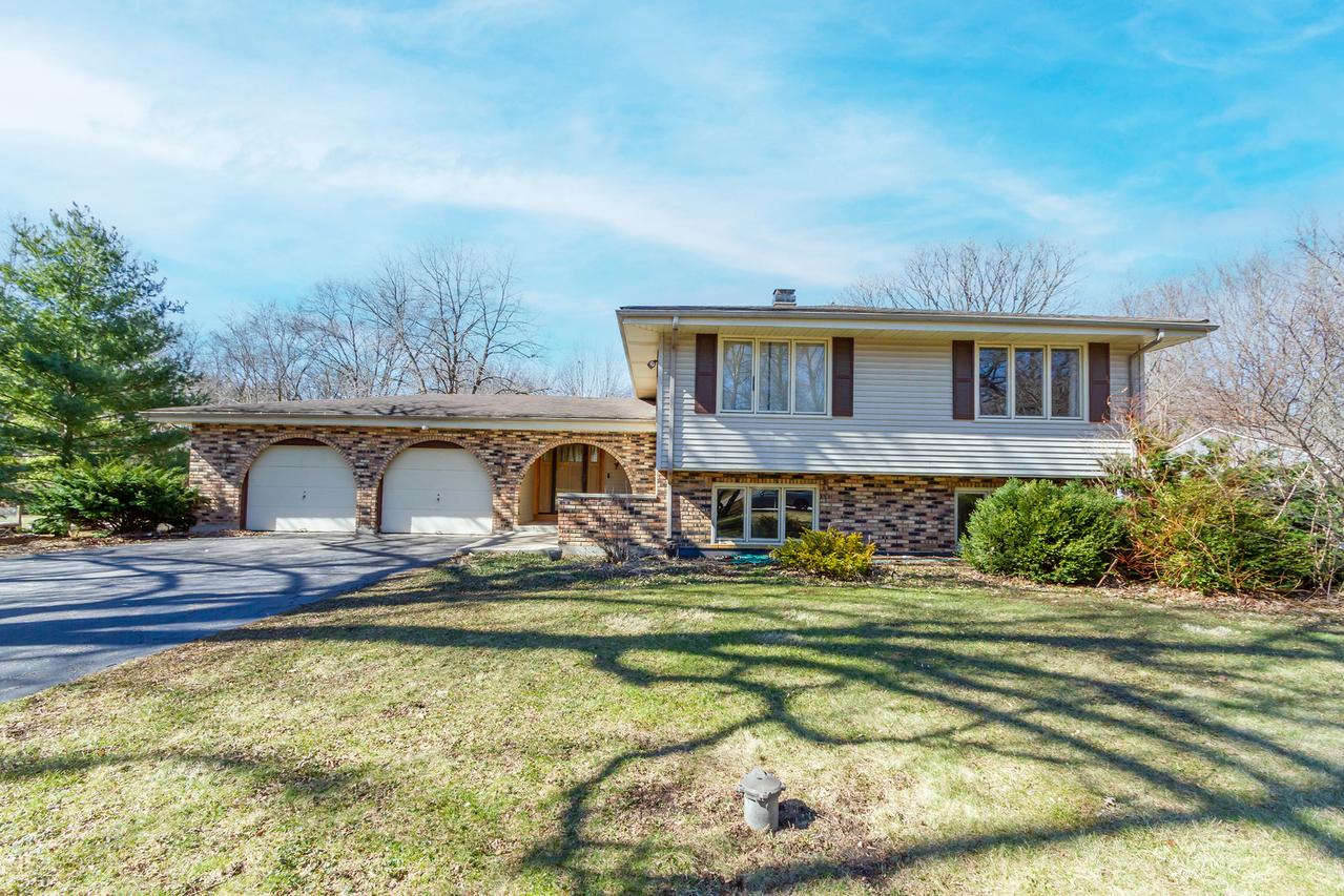 3N046 Lakeview Ct., West Chicago, IL 60185