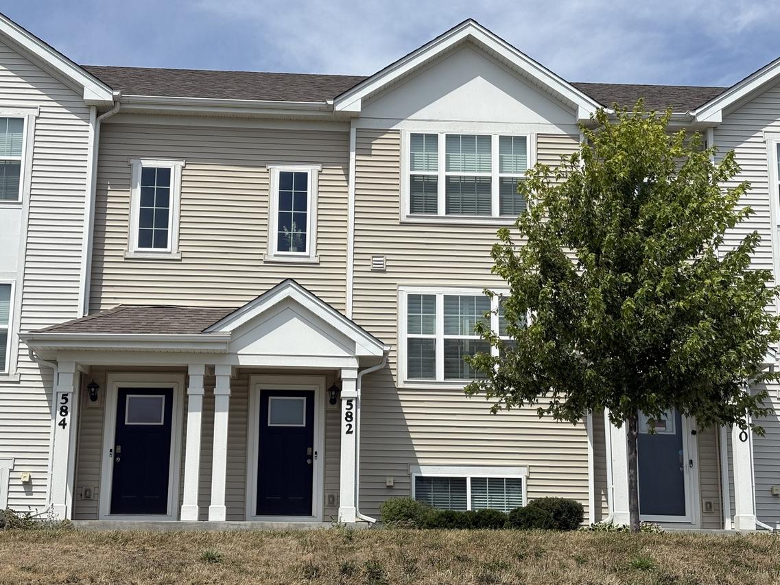 582 Spring Leaf Dr., Joliet, IL 60431