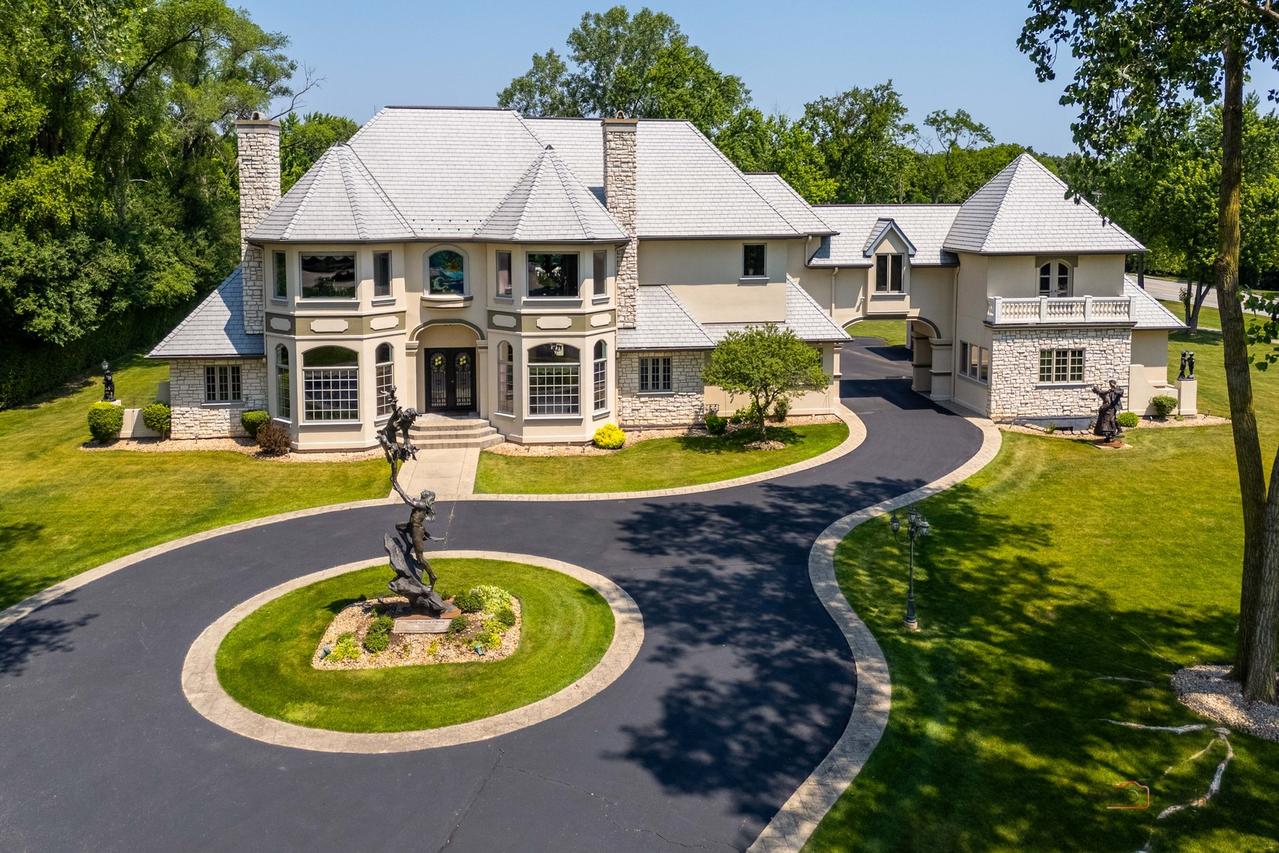 1130 Gavin Ct., Lake Forest, IL 60045