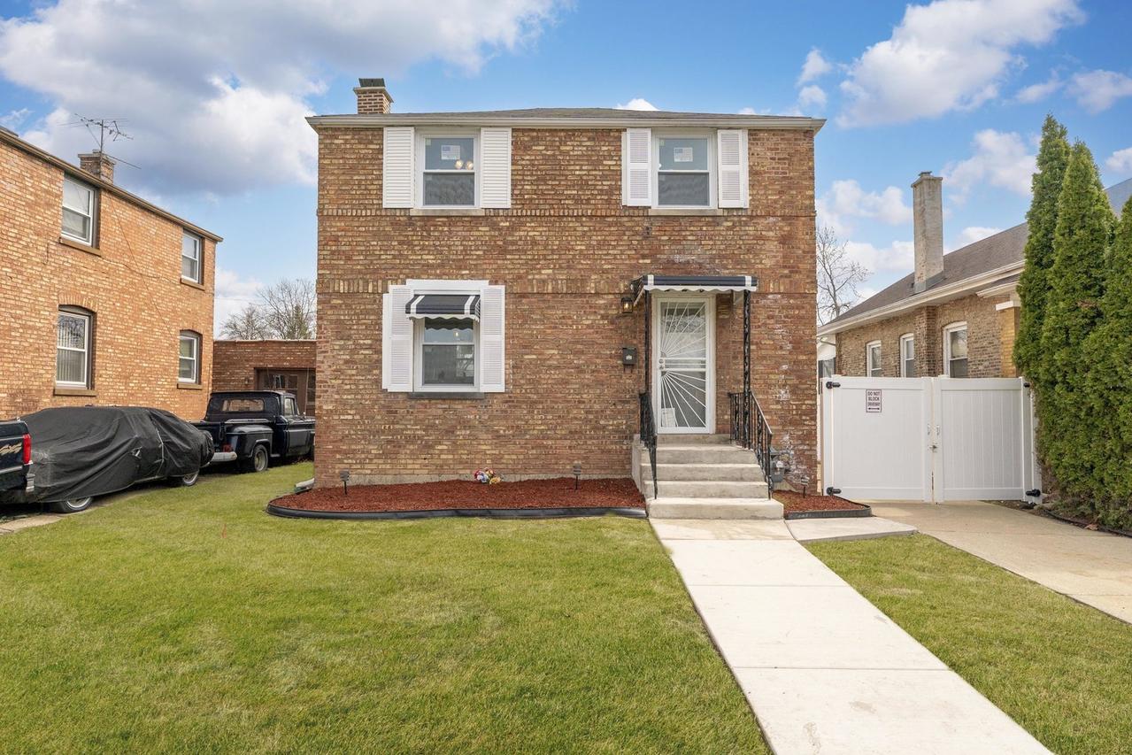 225 Marshall Ave., Bellwood, IL 60104