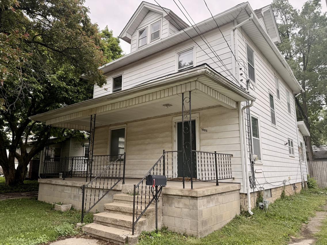 1005 E Main St., Clinton, IL 61727