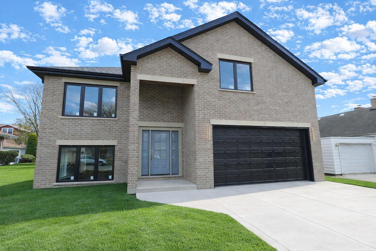 9615 S California Ave., Evergreen Park, IL 60805