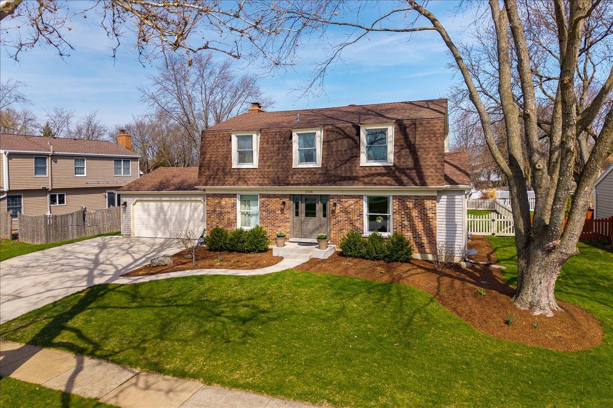208 S Birchwood Dr., Naperville, IL 60540