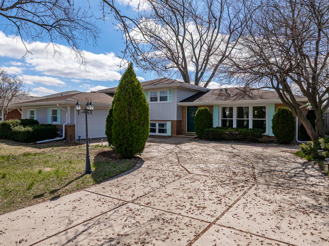 6043 W 127th Pl., Palos Heights, IL 60463