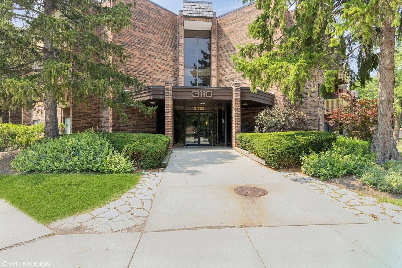 3110 Pheasant Creek Dr. #110, Northbrook, IL 60062