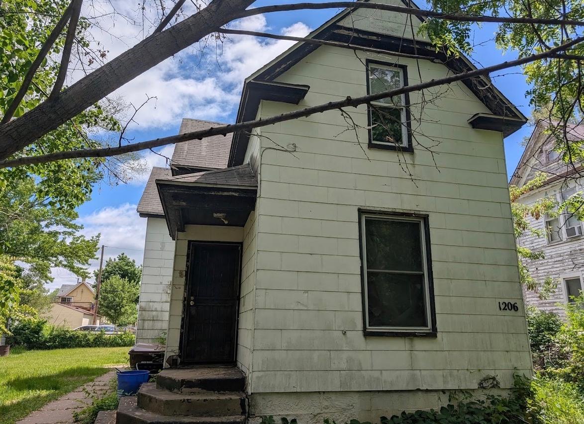 1206 S 5th St., Rockford, IL 61104