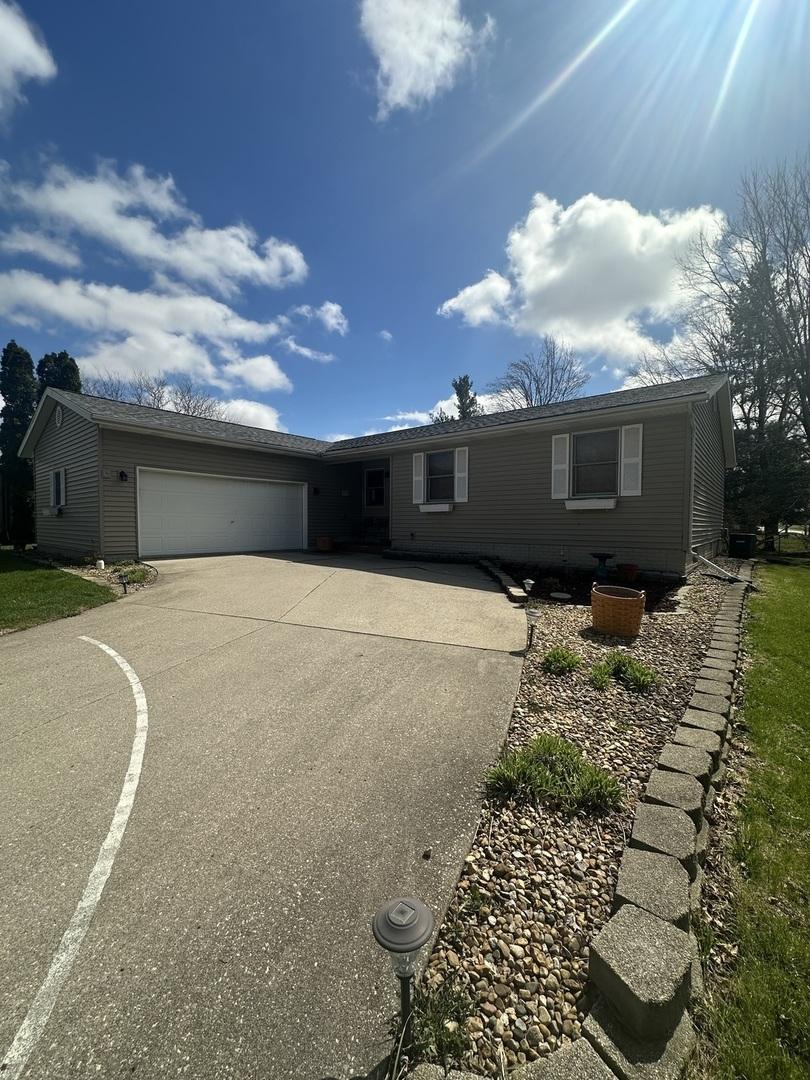 610 Kelley Dr., Heyworth, IL 61745