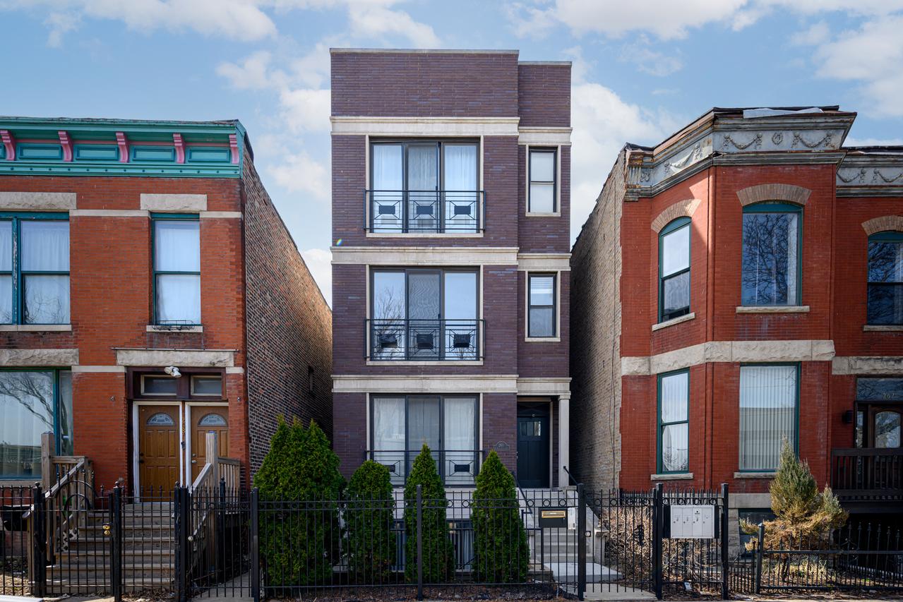 260 N California Ave. #2, Chicago, IL 60612