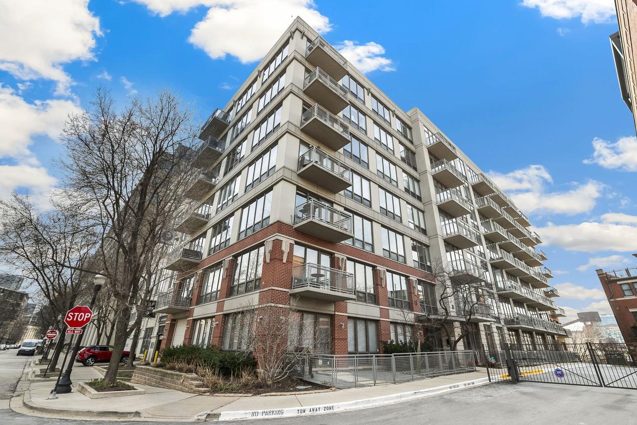 1000 N Kingsbury St. #503, Chicago, IL 60610