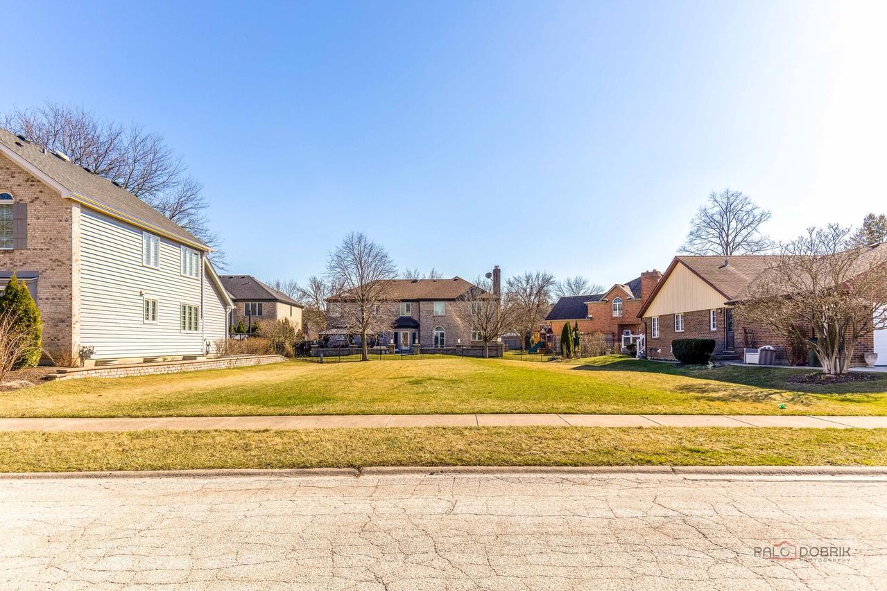 1309 E Brookwood Dr., Arlington Heights, IL 60004