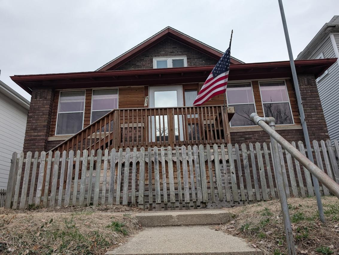 937 25th St., Moline, IL 61265