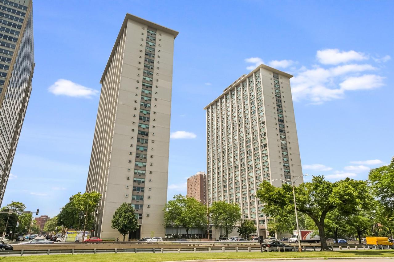 3600 N Lake Shore Dr. #2320, Chicago, IL 60613