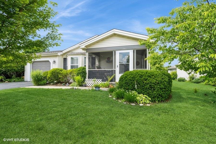 1016 Castleton Ct., Grayslake, IL 60030