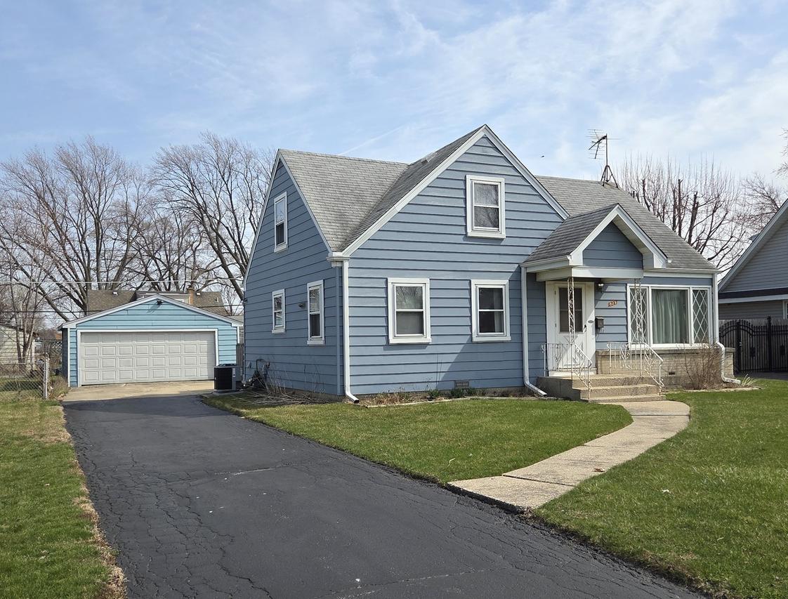 829 N Roy Ave., Melrose Park, IL 60164