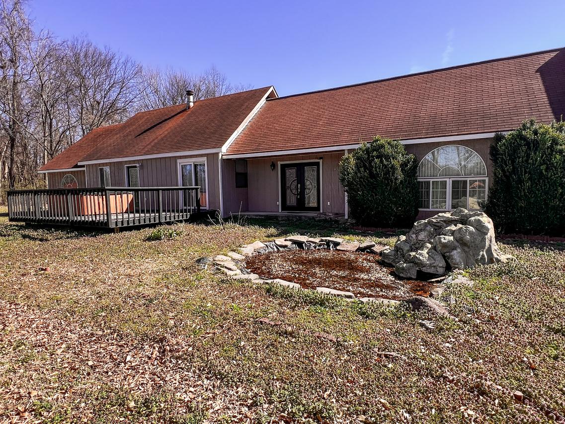 21604 Fox Dr., Carlyle, IL 62231