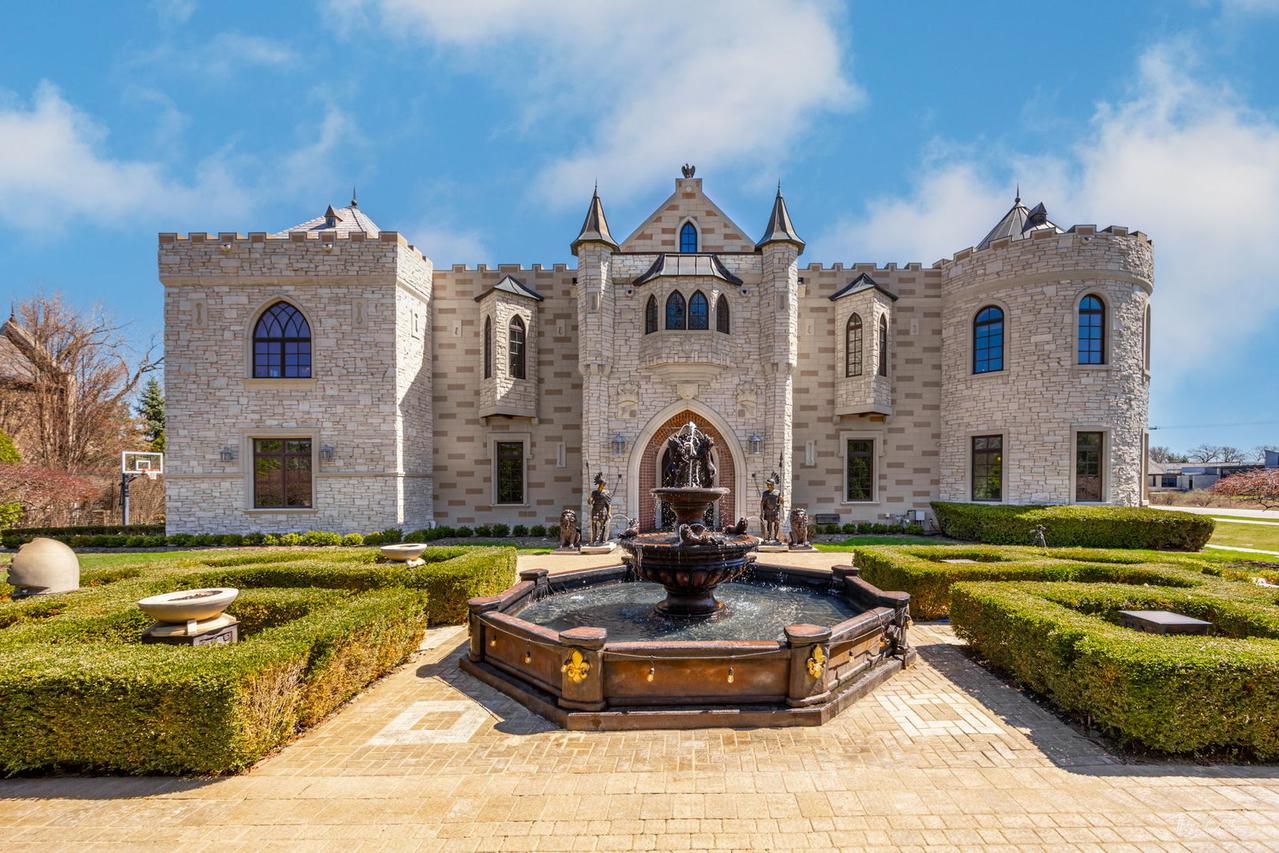3015 Lincoln Rd., Oak Brook, IL 60523