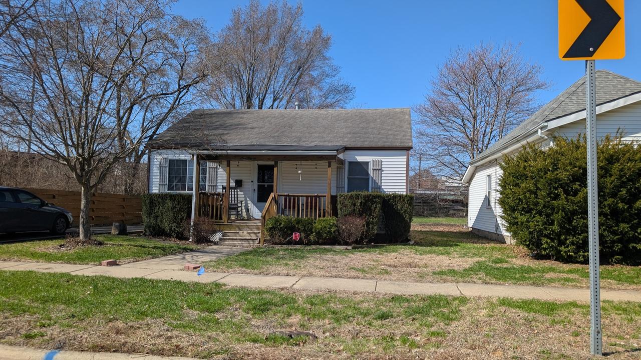 911 N Elm St., Champaign, IL 61820
