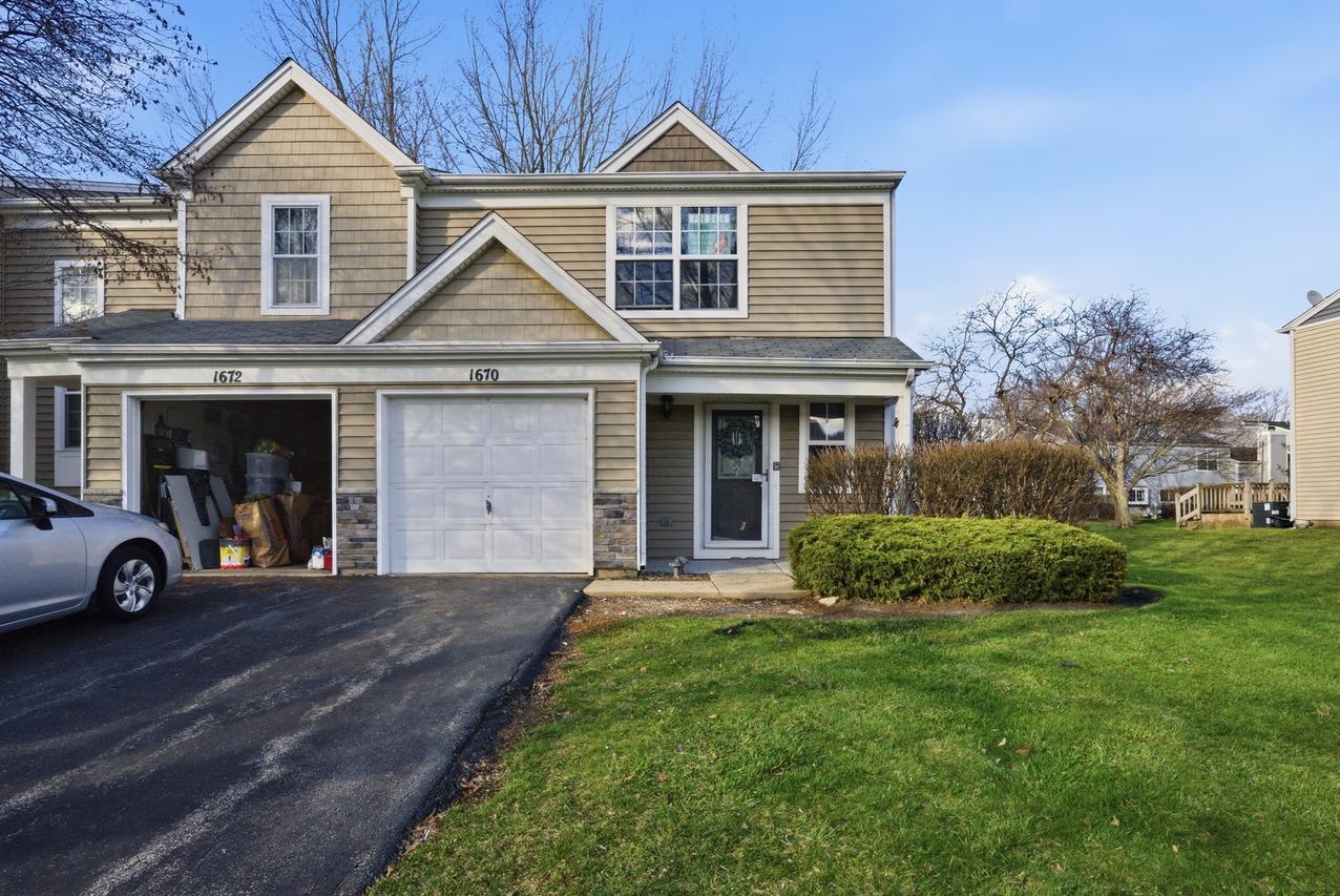 1670 College Green Dr., Elgin, IL 60123