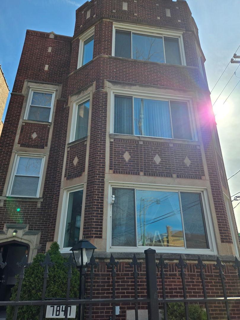 7847 S Paxton Ave., Chicago, IL 60649