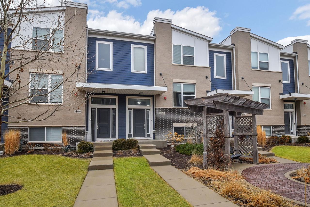 3S602 Everton Dr., Warrenville, IL 60555