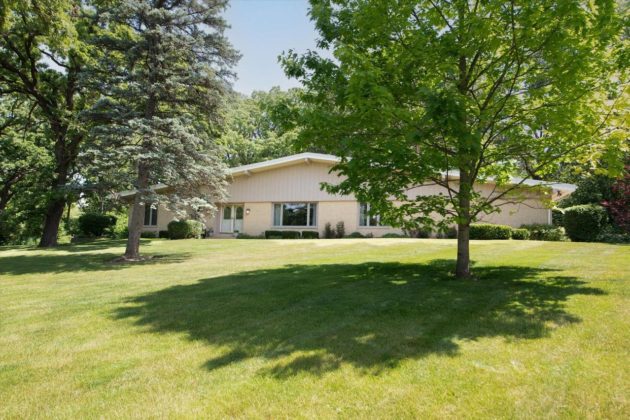 1196 Nottingham Ln., Elgin, IL 60120