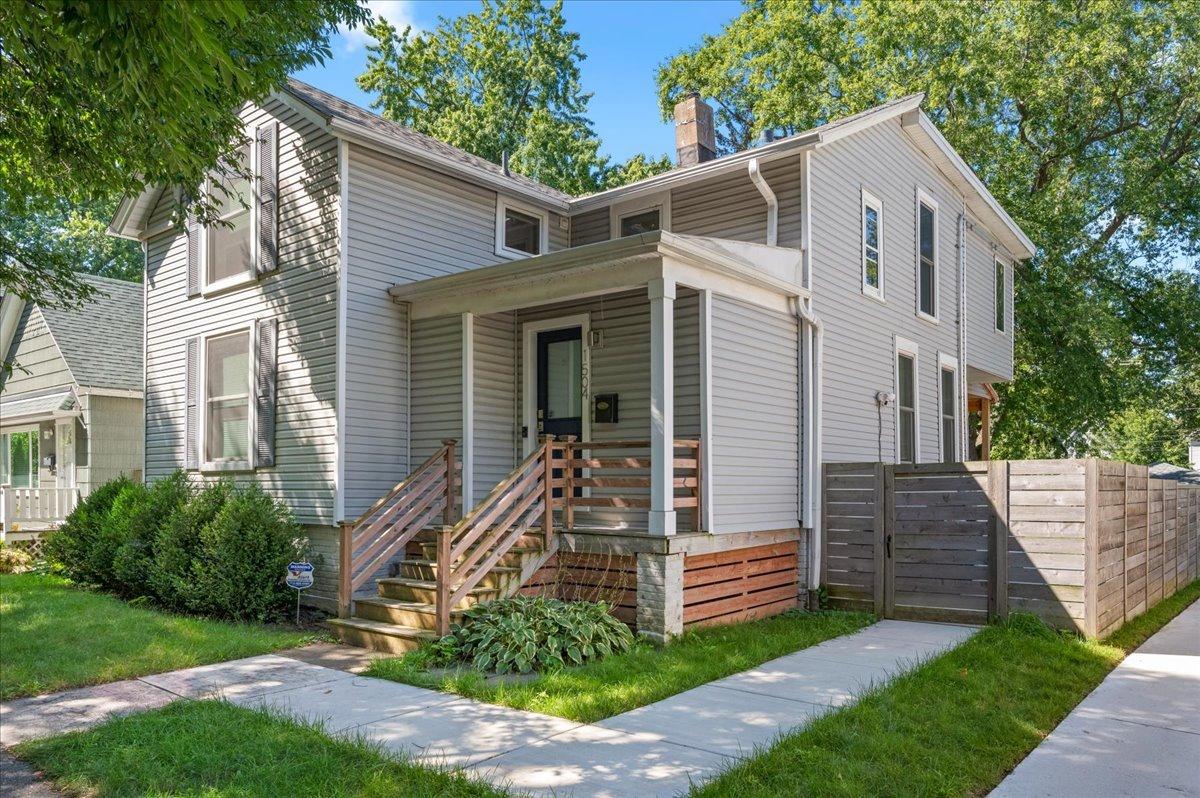 1504 Ashland Ave., Evanston, IL 60201