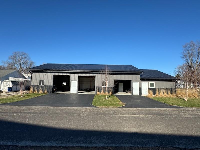 15 E 1st St., Milledgeville, IL 61051