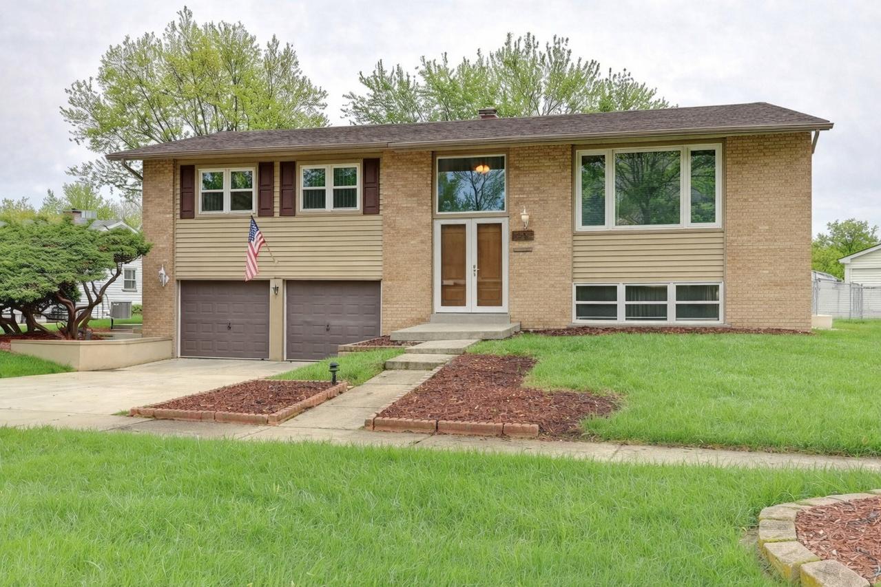 6805 Armstrong Ct., Woodridge, IL 60517