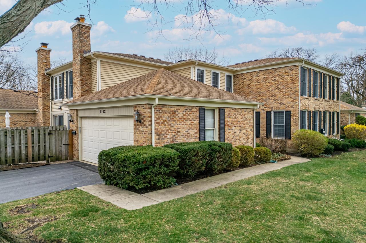 1122 Creekside Dr., Wheaton, IL 60189