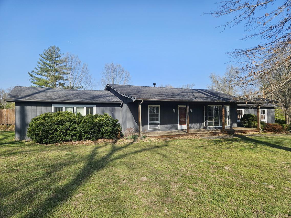 9769 Stuyvesant St., Benton, IL 62812