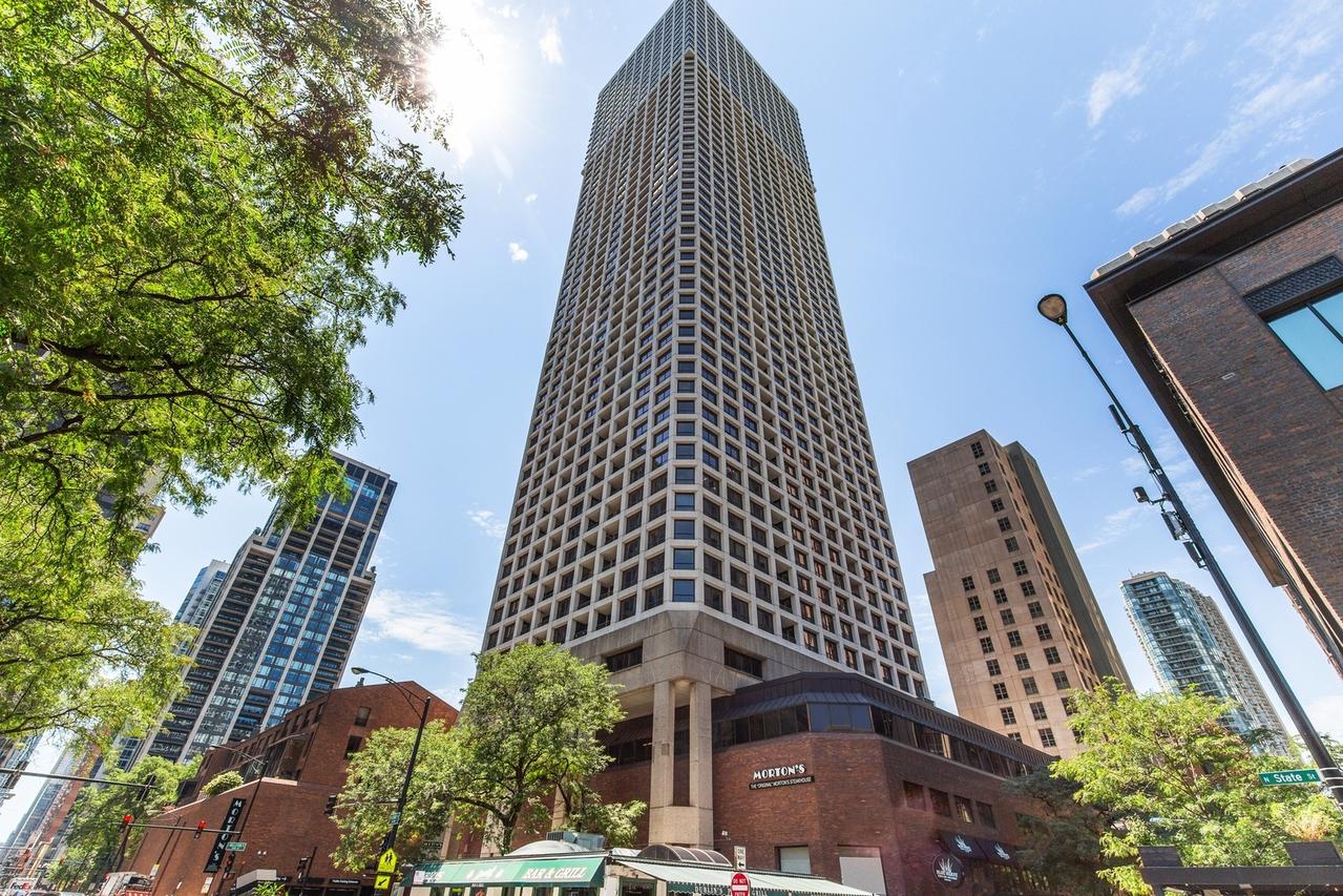 1030 N State St. #39E, Chicago, IL 60610