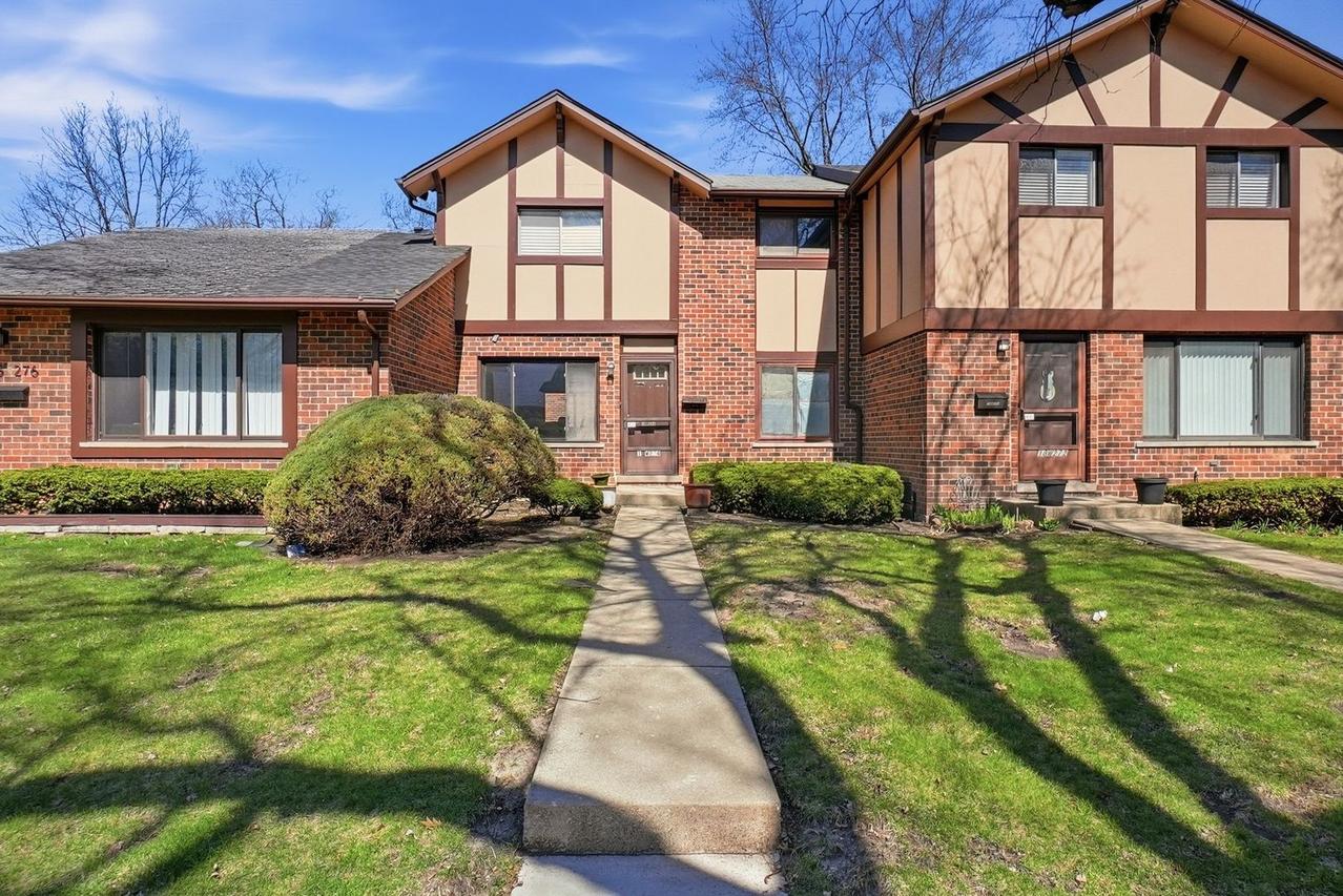 18W274 Kirkland Ln., Villa Park, IL 60181